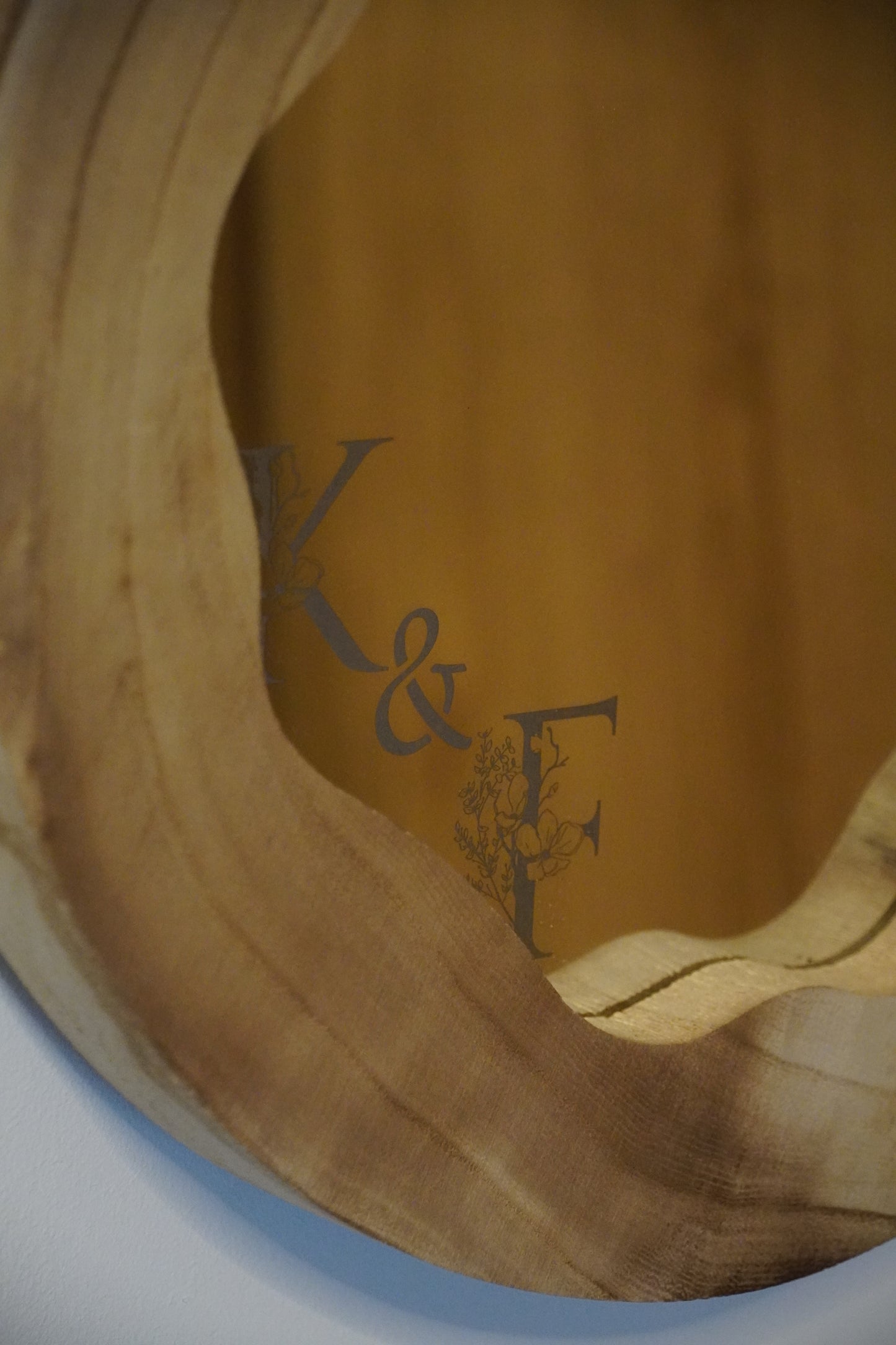 Holz Wandspiegel mit Gravur