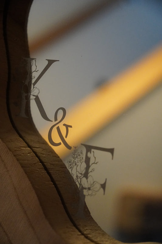 Holz Wandspiegel mit Gravur